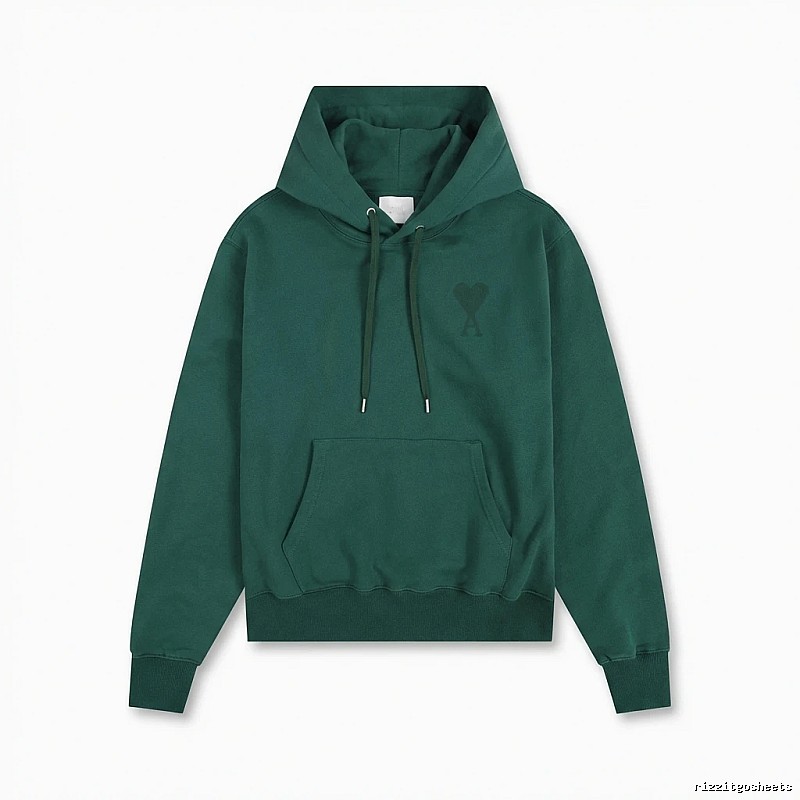 AMI's simple and loving style hoodie.