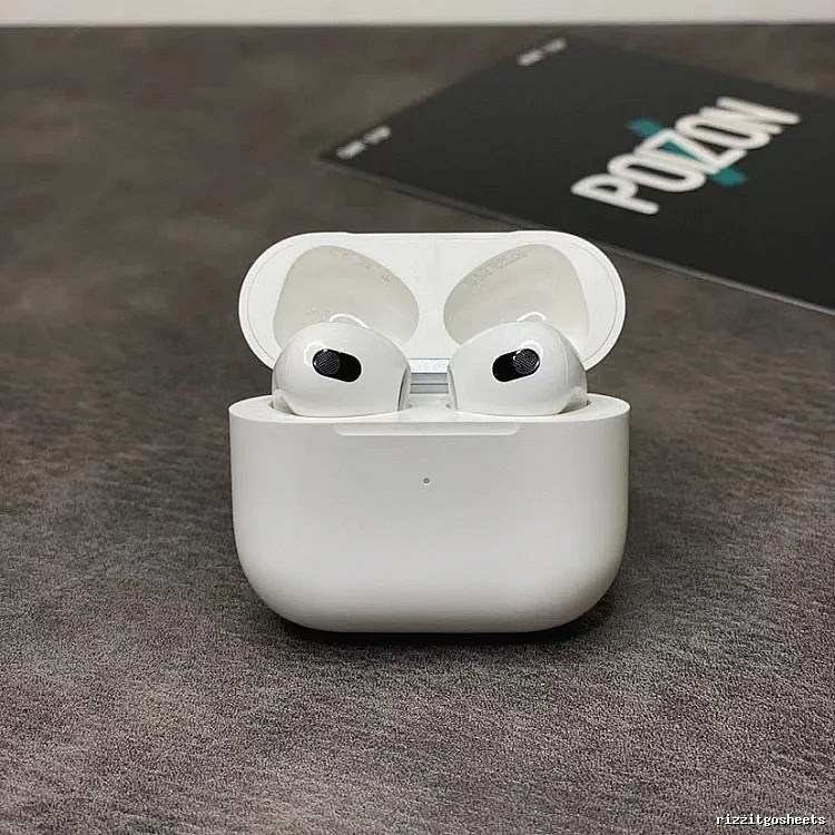 Apple AirPods Pro Earbuds in White