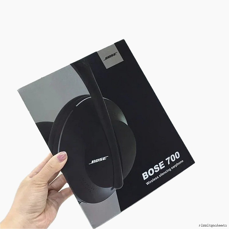 Bose 700 Wireless Headphones in Black