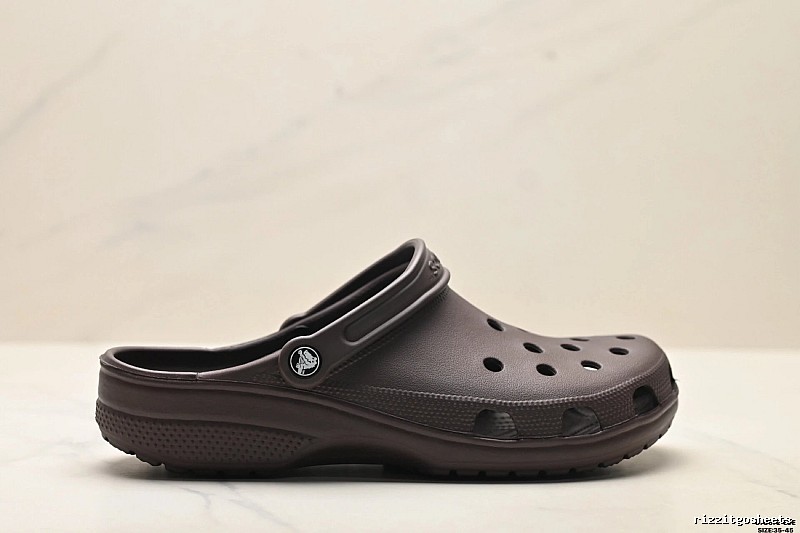 Crocs Classic Clog in Dark Brown