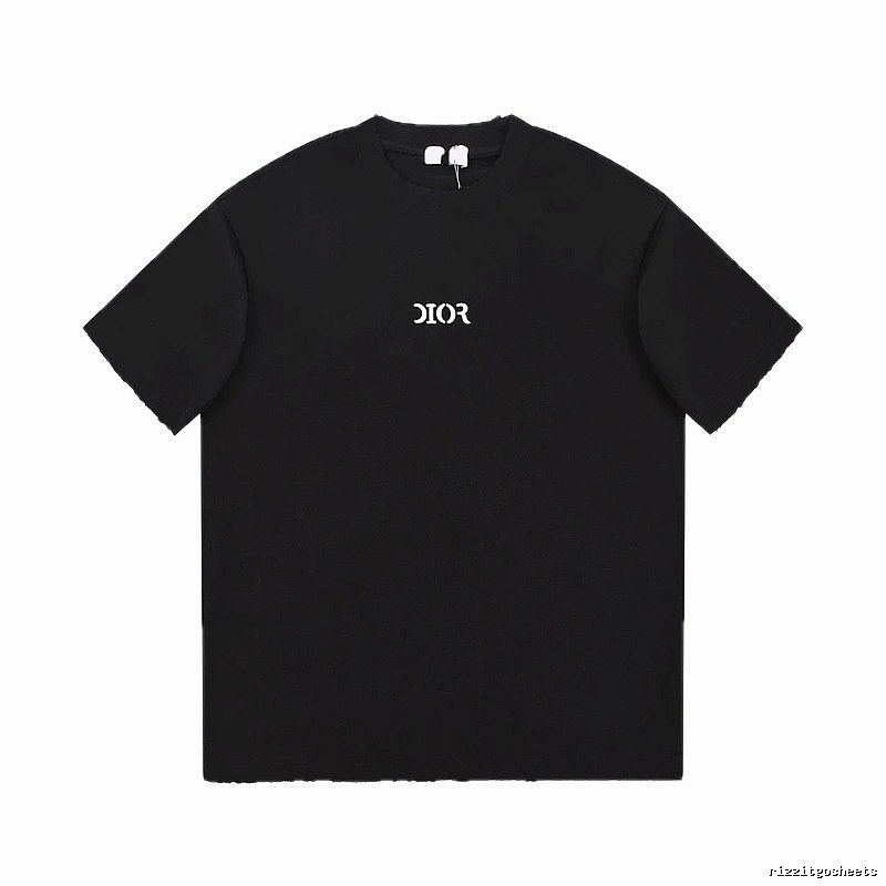 Minimalist Black Short-sleeve T-shirt with Dior Lettering