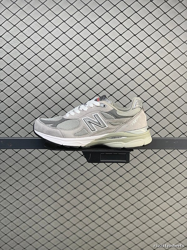 New Balance Gray Retro Runners and Streamlined Toe