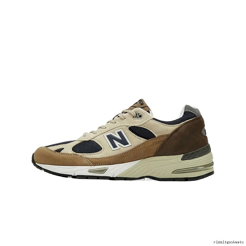 New Balance retro-style brown and white sports shoes