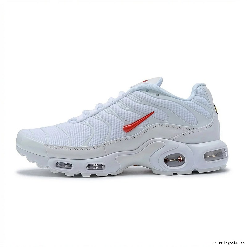 Nike retro-style white and red sports shoes