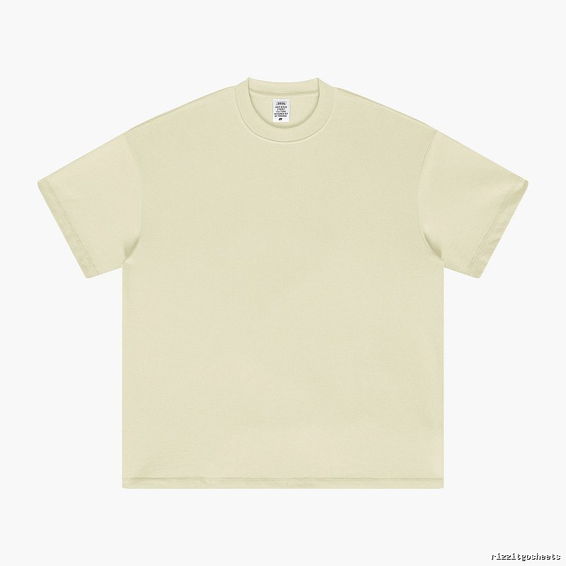 Patterned Plain white T-shirt Minimal White Short with Polished Detail