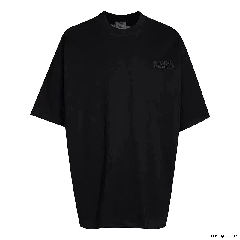 Relaxed Statement graphic T-shirt Black Colorful Lucky with Versatile Design