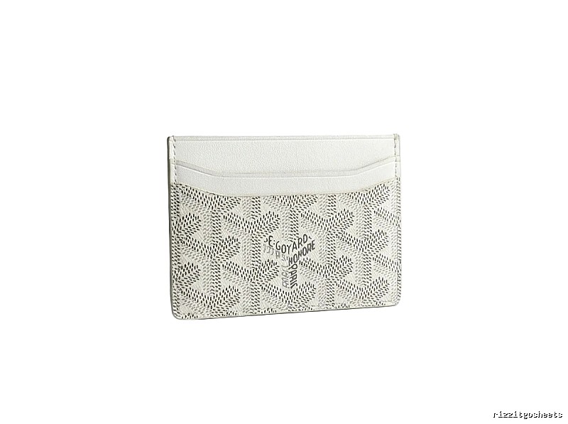The classic white card case of GOYARD