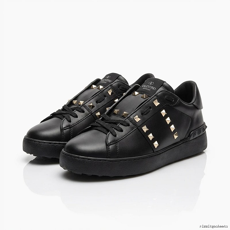 Valentino rivet trend black shoes